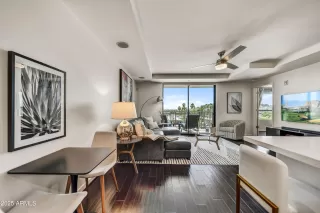 Photo #6: 6882165 Listing