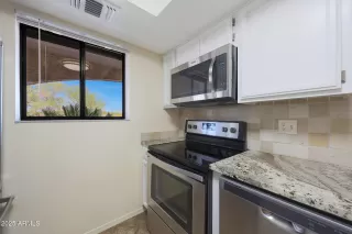 Photo #5: 6882708 Listing 