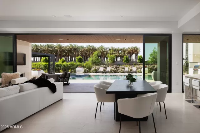 MLS: 6882862 Condo For Sale