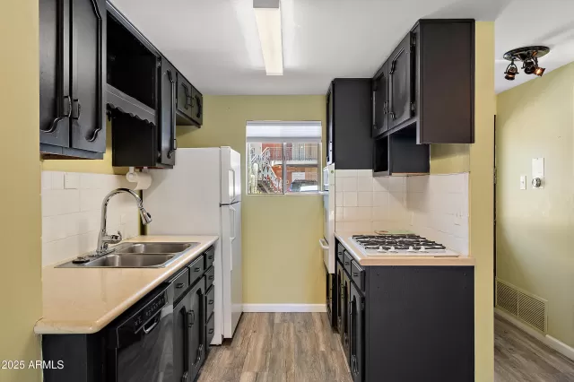 MLS: 6883083 Condo For Sale