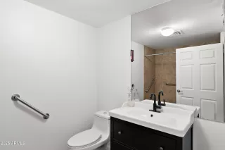Photo #5: 6883083 Listing