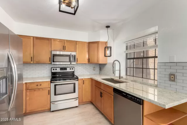 MLS: 6883121 Condo For Sale