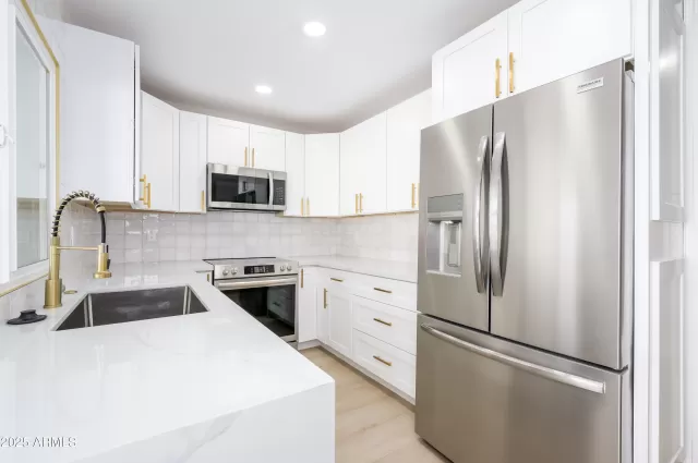 MLS: 6883399 Condo For Sale