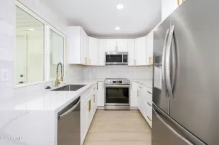 Photo #3: 6883399 Listing