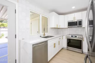 Photo #4: 6883399 Listing