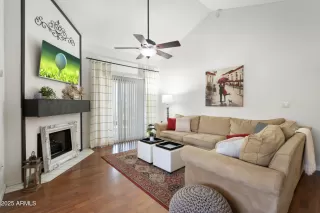 Photo #3: 6883956 Listing