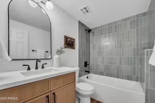 Photo #4: 6884071 Listing 