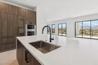 Photo #2: 6884112 Listing 