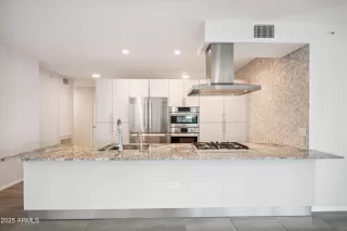 Photo #3: 6884332 Listing