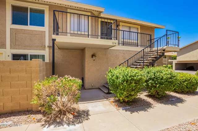 MLS: 6884641 Condo For Sale