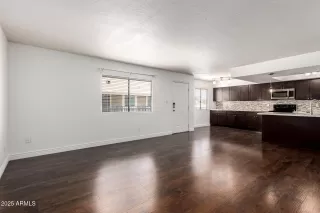 Photo #4: 6884641 Listing 