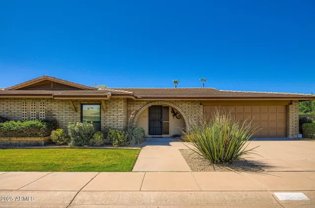 MLS: 6884648 Condo For Sale