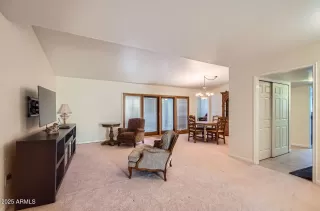 Photo #3: 6884648 Listing