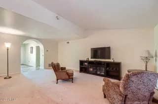 Photo #4: 6884648 Listing