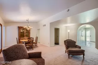 Photo #5: 6884648 Listing