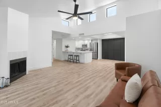 Photo #4: 6884695 Listing