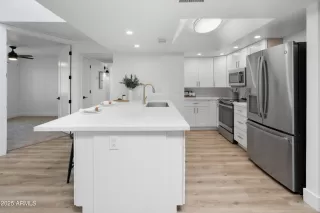 Photo #6: 6884695 Listing