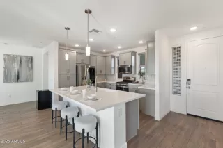 Photo #3: 6885251 Listing 