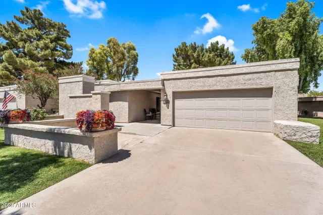 MLS: 6886028 Condo For Sale