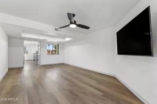 Photo #5: 6886394 Listing