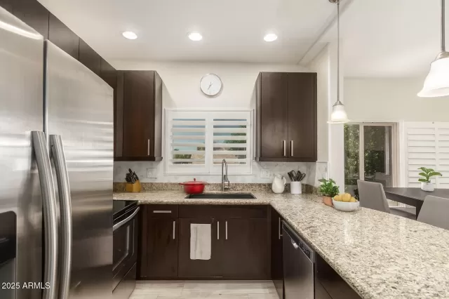 MLS: 6886644 Condo For Sale