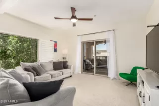 Photo #2: 6886644 Listing