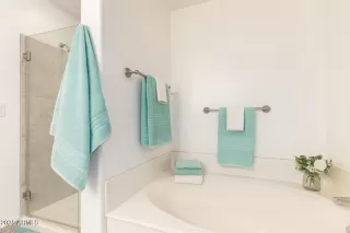 Photo #6: 6886644 Listing