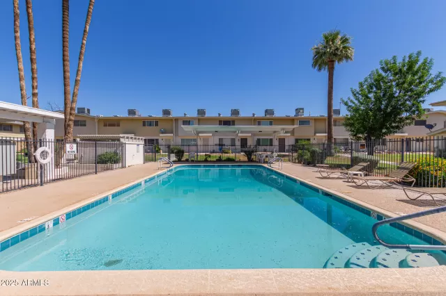 MLS: 6886938 Condo For Sale