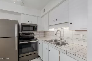 Photo #6: 6886938 Listing