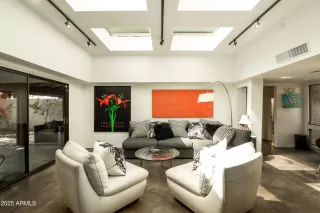 Photo #2: 6887669 Listing 