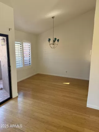 Photo #5: 6887709 Listing 