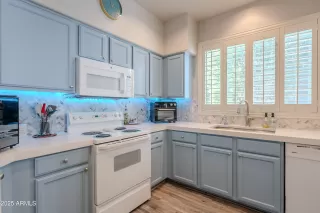 Photo #6: 6887870 Listing 