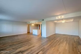 Photo #4: 6887942 Listing