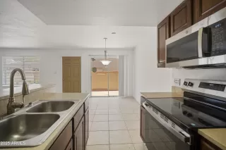 Photo #4: 6888233 Listing