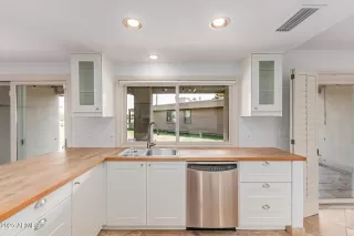 Photo #5: 6888248 Listing 