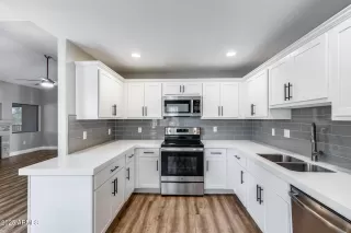 Photo #5: 6888307 Listing 