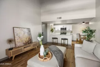 Photo #3: 6889126 Listing