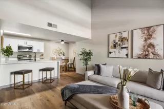 Photo #4: 6889126 Listing