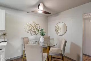 Photo #5: 6889126 Listing