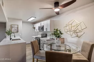 Photo #6: 6889126 Listing