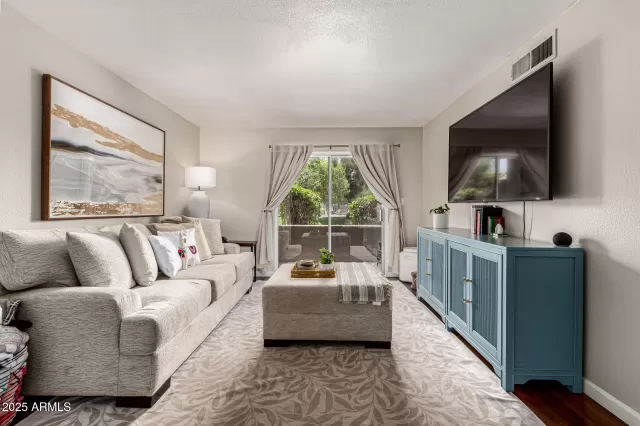 MLS: 6889590 Condo For Sale