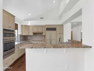 Photo #6: 6890060 Listing 