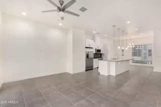 Photo #3: 6890253 Listing