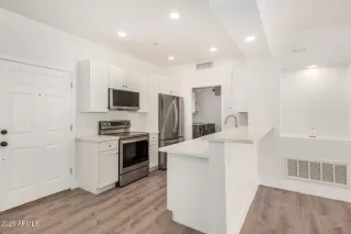 Photo #6: 6890420 Listing