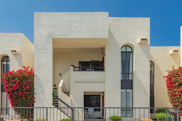MLS: 6890569 Condo For Sale