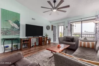 Photo #4: 6890569 Listing