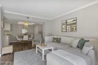 Photo #5: 6890666 Listing 