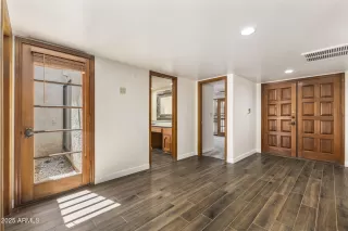 Photo #5: 6890712 Listing