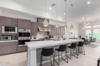 Photo #4: 6890762 Listing