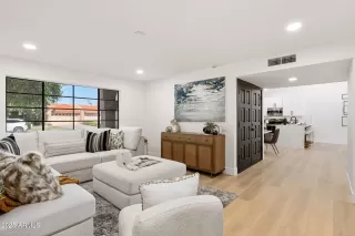 Photo #2: 6890907 Listing